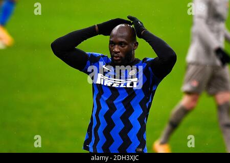 Milan, Italie. 09e décembre 2020. MILAN, ITALIE - 09 décembre 2020 : Romelu Lukaku du FC Internazionale semble abattu lors du match de football du groupe B de la Ligue des champions de l'UEFA entre le FC Internazionale et le FC Shakhtar Donetsk. (Photo de Nicolò Campo/Sipa USA) crédit: SIPA USA/Alay Live News Banque D'Images