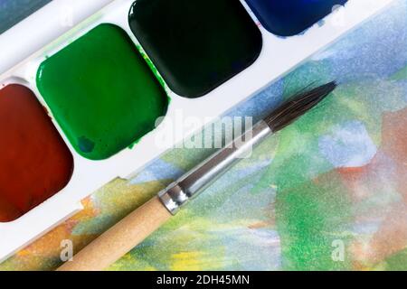 Aquarelles et un pinceau pour le dessin Banque D'Images