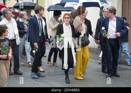 Catherine Rich, veuve de Claude Rich et de sa fille, Delphine Rich quittant les funérailles de l'acteur Claude Rich à l'église Saint-Pierre-Saint-Paul d'Orgeval, France, le 26 juillet 2017. Photo de Nasser Berzane/ABACAPRESS.COM Banque D'Images