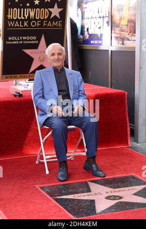 Charles Aznavour a reçu une étoile sur le Hollywood Walk of Fame à côté du Pantages Theatre le 24 août 2017 à Los Angeles, CA, États-Unis. Photo de Lionel Hahn/AABACAPRESS.COM Banque D'Images