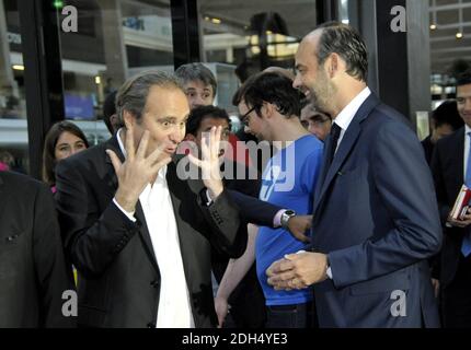 Le Premier ministre français Edouard Philippe prononce un discours à côté du fondateur du fournisseur français d'Internet haut débit Iliad, Xavier Niel, lors d'une visite à l'incubateur de démarrage Station F à Paris le 31 août 2107. Photo d'Alain Apaydin/ABACAPRESS.COM Banque D'Images