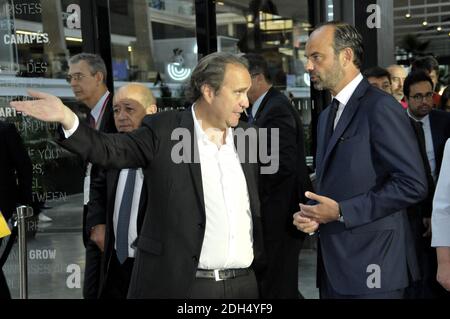 Le Premier ministre français Edouard Philippe prononce un discours à côté du fondateur du fournisseur français d'Internet haut débit Iliad, Xavier Niel, lors d'une visite à l'incubateur de démarrage Station F à Paris le 31 août 2107. Photo d'Alain Apaydin/ABACAPRESS.COM Banque D'Images