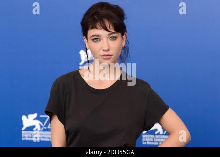 Matilda de Angelis participe à l'una Famiglia Photocall lors du 74e Festival International du film de Venise (Mostra di Venezia) au Lido, Venise, Italie, le 04 septembre 2017. Photo d'Aurore Marechal/ABACAPRESS.COM Banque D'Images