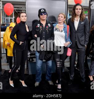 Sophie Simmons, Gene Simmons, Shannon Tweed et Nick Simmons assistent à la première de CELLE-CI au TCL Chinese Theatre le 5 septembre 2017 à Los Angeles, CA, États-Unis. Photo de Lionel Hahn/ABACAPRESS.COM Banque D'Images