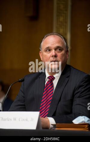 Charles W. Cook, Jr. Comparaît devant un comité sénatorial sur l'environnement et les travaux publics - sous-comité sur l'air pur et la sécurité nucléaire à l'audience sur sa nomination en attendant d'être membre du conseil d'administration de l'Autorité de la vallée du Tennessee dans le bâtiment Dirksen du bureau du Sénat à Capitol Hill à Washington, DC, Mercredi 9 décembre 2020. Crédit : Rod Lamkey/CNP/MediaPunch Banque D'Images