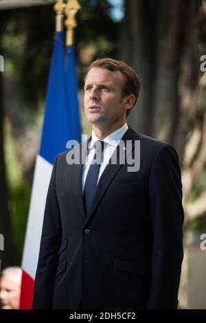 Le président français Emmanuel Macron (L) s'entretient avec les membres locaux de la communauté française à Athènes le 8 septembre 2017, dans le cadre d'une visite officielle de deux jours du président français en Grèce. Photo par ELIOT BLONDT/ABACAPRESS.COM Banque D'Images