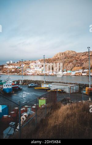 vue sur les maisons de la batterie de st john's, terre-neuve, par temps lumineux Banque D'Images