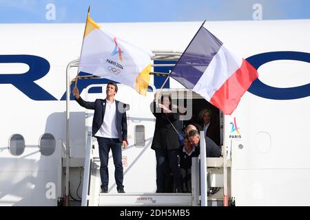 Teddy Riner et Michael Jeremiasz lors du retour de la délégation Paris 2024 à l'aéroport Charles de Gaulle , Paris, le 15 septembre 2017. Co-présidents de Paris 2024 Tony Estanguet et Maire de Paris Anne Hidalgo lors du retour de la délégation Paris 2024 à l'aéroport Charles de Gaulle , Paris, 15 septembre 2017. Photo de Paris 2024/ABACAPRESS.COM Banque D'Images