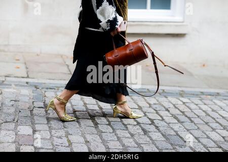 Street style, en arrivant au spectacle Simone Rocha Printemps-été 2018 qui s'est tenu au Middle Temple, à Londres, Royaume-Uni, le 16 septembre 2017. Photo de Marie-Paola Bertrand-Hillion/ABACAPRESS.COM Banque D'Images