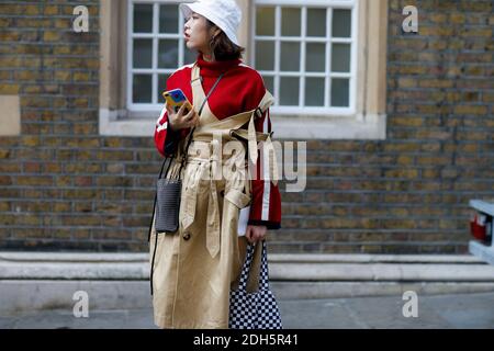 Street style, en arrivant au spectacle Simone Rocha Printemps-été 2018 qui s'est tenu au Middle Temple, à Londres, Royaume-Uni, le 16 septembre 2017. Photo de Marie-Paola Bertrand-Hillion/ABACAPRESS.COM Banque D'Images