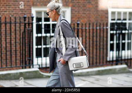 Street style, en arrivant au spectacle Simone Rocha Printemps-été 2018 qui s'est tenu au Middle Temple, à Londres, Royaume-Uni, le 16 septembre 2017. Photo de Marie-Paola Bertrand-Hillion/ABACAPRESS.COM Banque D'Images