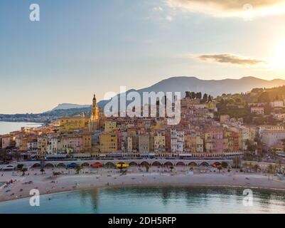 Vue sur la vieille ville de Menton, Provence-Alpes-Côte d'Azur, France. Banque D'Images