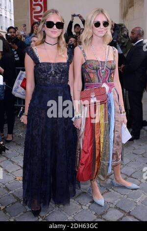 Valentina Ferragni et blogueur, Chiara Ferragni, qui arrive au salon de la mode Dior dans le cadre de la semaine de la mode de Paris Printemps été 2018 qui s'est tenue au Musée Rodin à Paris, France, le 26 septembre 2017. Photo d'Aurore Marechal/ABACAPRESS.COM Banque D'Images