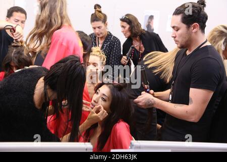 Modèles en coulisses au salon de la mode d'Etam lors de la semaine de la mode de Paris Printemps été 2018 à l'Ecole des Beaux Arts de Paris, France, le 26 septembre 2017. Photo de Jerome Domine/ABACAPRESS.COM Banque D'Images