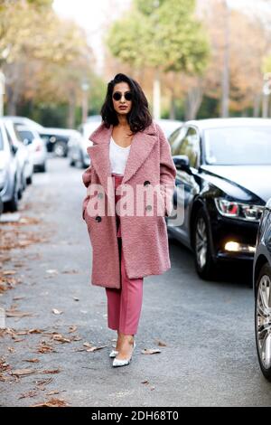 Street style, Nausheen Shah arrivant à Rochas Printemps-été 2018 spectacle qui s'est tenu au Pavillon Ledoyen, à Paris, France, le 27 septembre 2017. Photo de Marie-Paola Bertrand-Hillion/ABACAPRESS.COM Banque D'Images