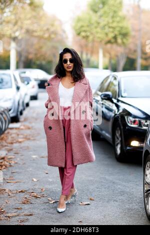 Street style, Nausheen Shah arrivant à Rochas Printemps-été 2018 spectacle qui s'est tenu au Pavillon Ledoyen, à Paris, France, le 27 septembre 2017. Photo de Marie-Paola Bertrand-Hillion/ABACAPRESS.COM Banque D'Images