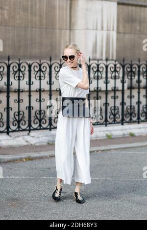 Style urbain, en arrivant au salon Dries Van Noten Printemps-été 2018 qui s'est tenu à l'Hôtel de ville, à Paris, en France, le 27 septembre 2017. Photo de Marie-Paola Bertrand-Hillion/ABACAPRESS.COM Banque D'Images