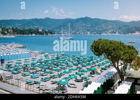 Santa Margherita Ligure Italie juin 2020, plage colorée à Santa Margeritha qui est une destination touristique populaire en été Banque D'Images