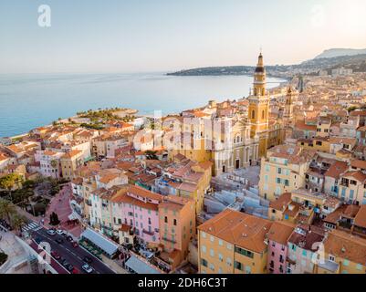 Vue sur la vieille ville de Menton, Provence-Alpes-Côte d'Azur, France. Banque D'Images