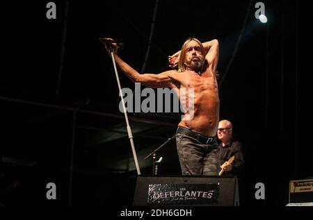 Iggy Pop du chanteur américain lors de son concert lors du festival de musique 'les Deferlantes Sud de France'. A Argeles sur mer, près de Perpignan, France, le 10 juillet 2017. Photo ABACAPRESS.COM Banque D'Images