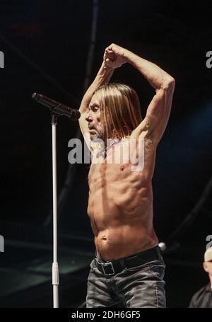 Iggy Pop du chanteur américain lors de son concert lors du festival de musique 'les Deferlantes Sud de France'. A Argeles sur mer, près de Perpignan, France, le 10 juillet 2017. Photo ABACAPRESS.COM Banque D'Images