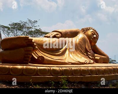 Central Java, Indonésie - 26 août 2020 : UNE grande statue de Bouddha endormi a été prise de ses pieds Banque D'Images