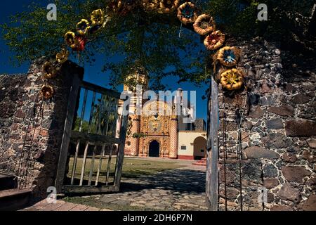 La mission Franciscaine Misión San Miguel Concá dans les montagnes de la Sierra Gorda, Queretaro, Mexique Banque D'Images