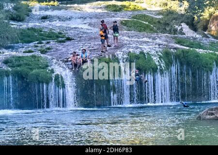 Saut aux cascades de Micos, Huasteca Potosina, San Luis Potosi, Mexique Banque D'Images