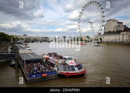 Après-midi de Londres. London Eye, County Hall, Westminster Bridge, Big Ben et le Parlement. Banque D'Images