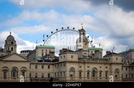 Après-midi de Londres. London Eye, County Hall, Westminster Bridge, Big Ben et le Parlement. Banque D'Images