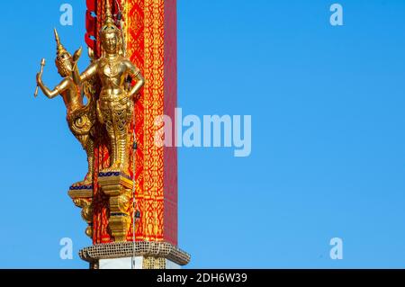 Kinnari figure à Wat Mongkhon Khothawat à Klong Dan, province de Samut Prakan en Thaïlande. Banque D'Images