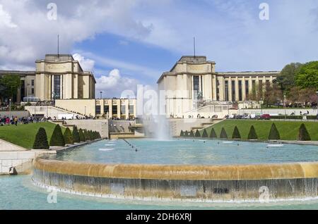 Fontaine en face du Palais de Chaillot. Banque D'Images