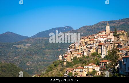 Apricale - ancien village italien de la Ligurie Banque D'Images