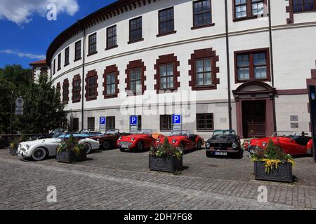 Oldtimerparade vor dem Schloß, Rundbau des Schloss Elisabethenburg, Meiningen, Landkreis Schmalkalden-Meiningen, Thüringen, Allemagne Banque D'Images