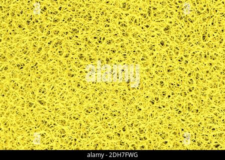 Détail en gros plan illuminant la texture du tapis de porte en plastique de couleur jaune. Surface de toile de fond neutre et abstraite. Couleur de l'année 2021 Banque D'Images