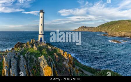 Le phare de Cabo Home dans la région de Rias Baixas Galice Banque D'Images