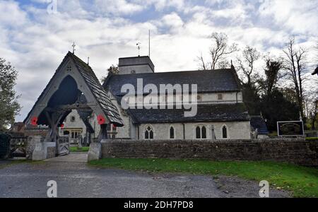 GV of St. Michael's Church, Church Street, Betchworth, présenté dans four Weddings and a Funeral, jeudi 12 novembre 2020.