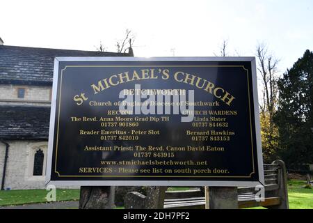 GV of St. Michael's Church, Church Street, Betchworth, présenté dans four Weddings and a Funeral, jeudi 12 novembre 2020.