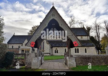 GV of St. Michael's Church, Church Street, Betchworth, présenté dans four Weddings and a Funeral, jeudi 12 novembre 2020.