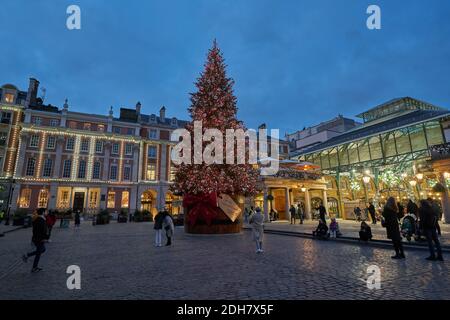 Noël à Londres Covent Garden arbre de Noël Banque D'Images