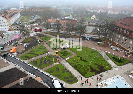 Erfurt, Allemagne. 10 décembre 2020. Les travaux de construction pour la conception du futur Bundesgartenschaugegelände sur le Petersberg progressent. Le Federal Horticultural Show 2021 se tiendra à Erfurt du 23 avril au 10 octobre 2021. Credit: Martin Schutt/dpa-Zentralbild/dpa/Alay Live News Banque D'Images