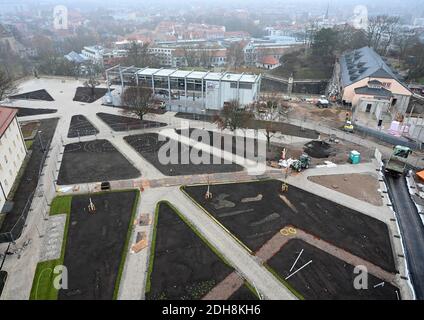 Erfurt, Allemagne. 10 décembre 2020. Les travaux de construction pour la conception du futur Bundesgartenschaugegelände sur le Petersberg progressent. Le Federal Horticultural Show 2021 se tiendra à Erfurt du 23 avril au 10 octobre 2021. Credit: Martin Schutt/dpa-Zentralbild/dpa/Alay Live News Banque D'Images