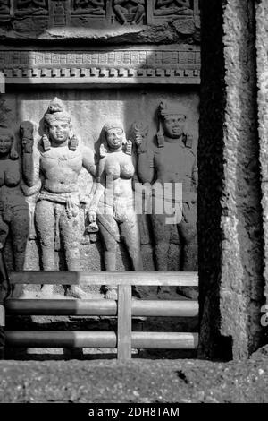 Mumbai, Inde - 22 octobre 2018 : intérieur des grottes de Kanheri sculpté à l'intérieur des grottes et des monuments coupés en roche découpés dans les forêts du Sanjay Gand Banque D'Images