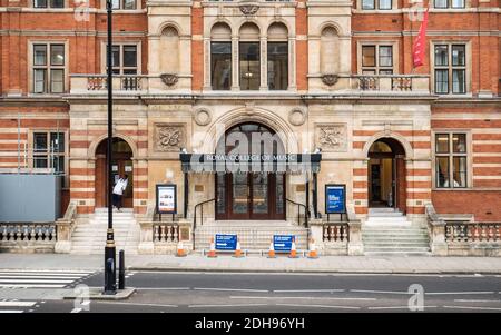 LONDRES, Royaume-Uni - 10 SEPTEMBRE 2019 : The Royal College of Music, Kensington, Londres. La façade et l'entrée de l'un des plus grands conservatoires de musique du Royaume-Uni. Banque D'Images