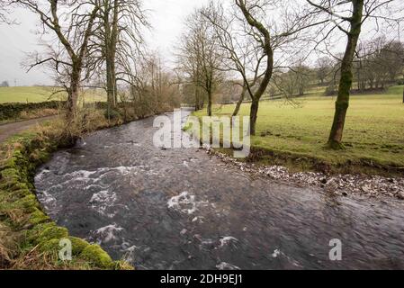 Rivière aire près de Scalegill Kirkby Malham Banque D'Images