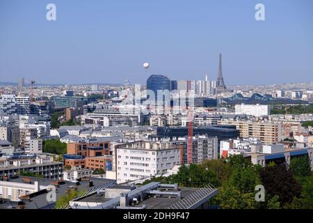 Issy-les-Moulineaux (quartier de Paris) : vue d'ensemble de Paris depuis la ville haute, quartier des Epinettes. Vue d'ensemble de la ville, avec la tour Eiffel au loin Banque D'Images