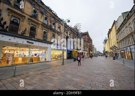 Glasgow, Écosse, Royaume-Uni. 10 décembre 2020. Photo : centre commercial Princes Square sur Buchanan Street à Glasgow. Les rues du centre-ville de Glasgow semblent désertes et vides, car Glasgow est le dernier jour de son confinement de phase 4 pendant la pandémie du coronavirus (COVID19). Le Premier ministre écossais placerera Glasgow dans la phase 3 de demain et a déclaré que les magasins non essentiels pourront ouvrir à partir de 6 heures du matin le 11 décembre. Demain semble être un jour beaucoup plus occupé. Crédit : Colin Fisher/Alay Live News Banque D'Images