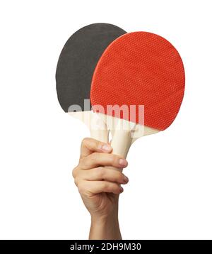 La main femelle peut accueillir deux raquettes de tennis de table en bois Banque D'Images