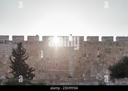 Côté est de l'ancien mur de la vieille ville sur le mont du temple de Jérusalem, Israël Banque D'Images