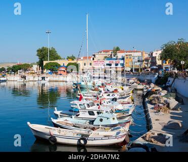 Gelibolu, province de Canakkale, Turquie. Bateaux de pêche dans le port. Banque D'Images